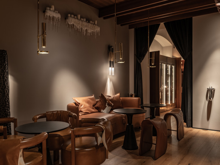 Ресторан Savras в Москве по проекту бюро Archpoint: французское бистро и конный спорт