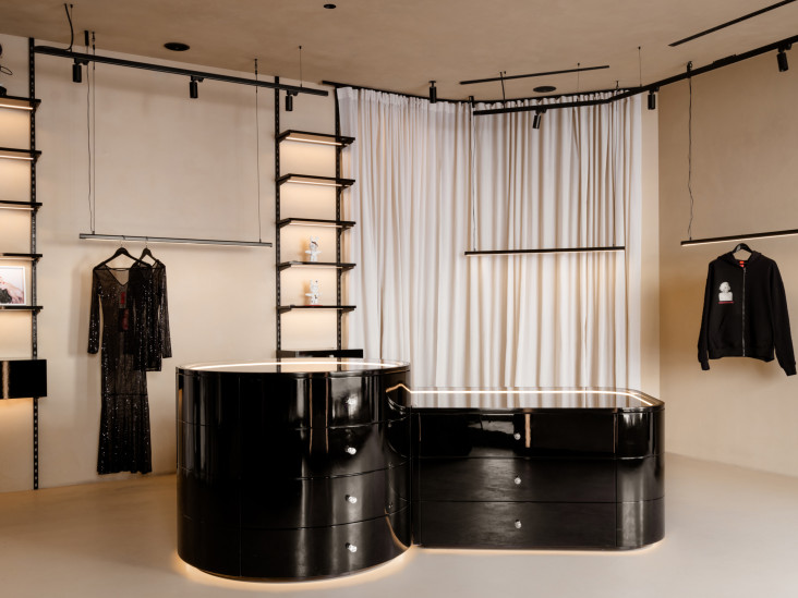 Аскетичный бутик 404 not found в Москве по проекту Александры Бурмистровой