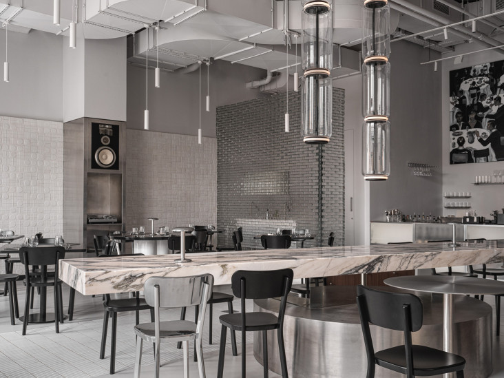 Современное бистро в Казани: сталь, стекло и глянец в проекте Ангелины Бородкиной