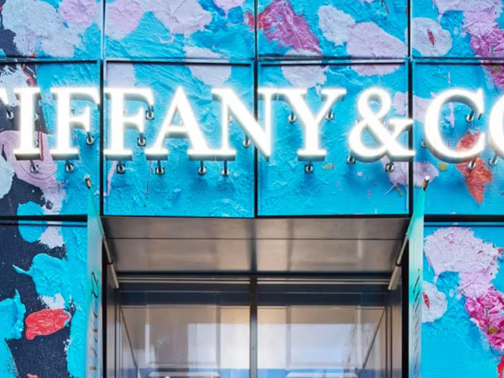 Дэмиен Херст украсил фасад бутика Tiffany & Co в Токио