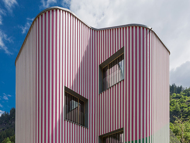 Даниэль Бюрен и Davide Macullo Architects: зелено-розовый дом