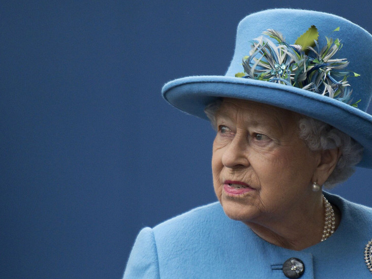 Royal blue — любимый цвет королевы Елизаветы II