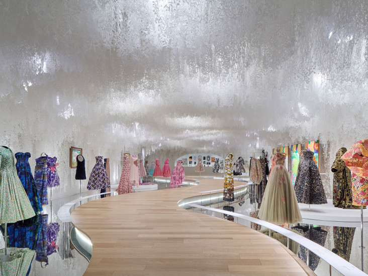 Christian Dior: Designer of Dreams: выставка в Токио по проекту OMA