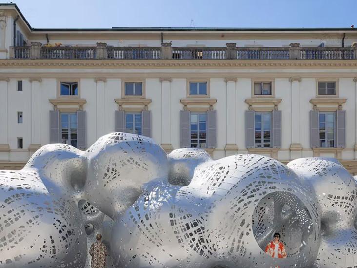 Марк Форнс: архитектура как паззл в инсталляции Louis Vuitton