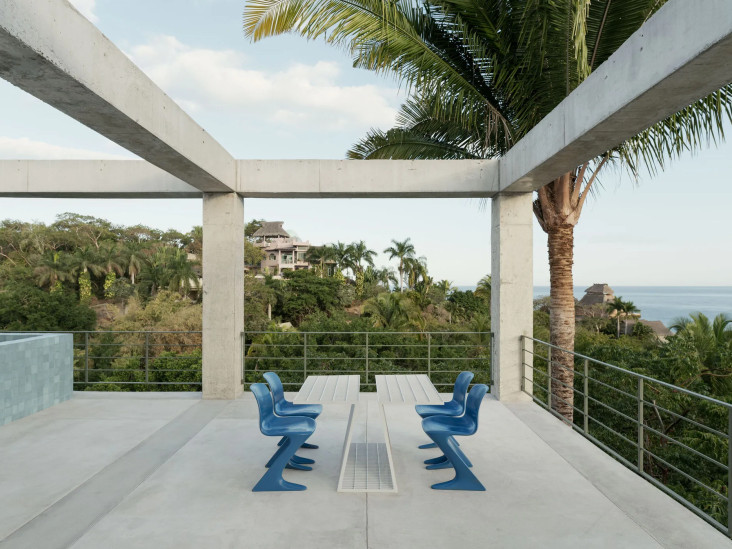 Обнаженный бетон: микро-отель в Мексике с видом на океан по проекту Hybrid и Palma