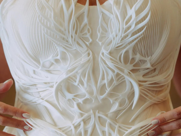 Технологии 2024: первое свадебное платье, напечатанное на 3D-принтере