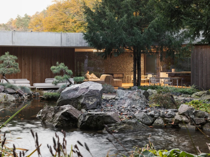 Семейный дом на берегу ручья в Словакии по проекту Paulíny Hovorka Architects