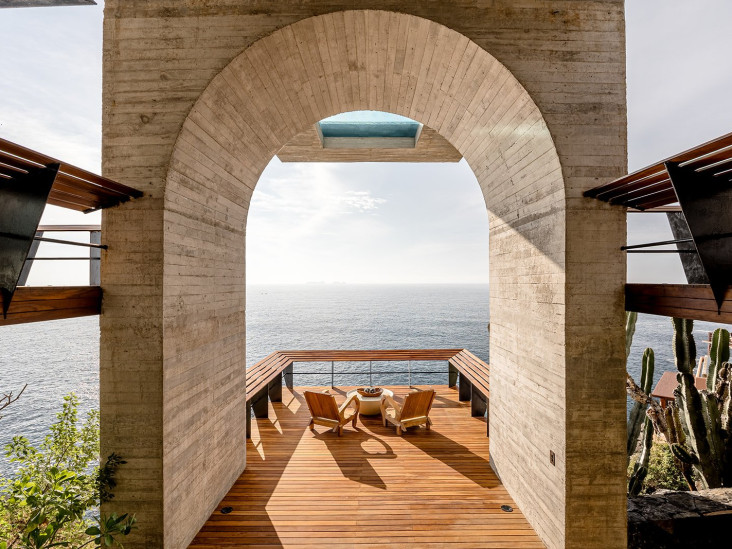 Дом на склоне от Zozaya Arquitectos в Мексике