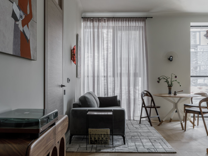 Современная квартира с винтажной мебелью: проект Вари Шалито и Валерии Нестеренко