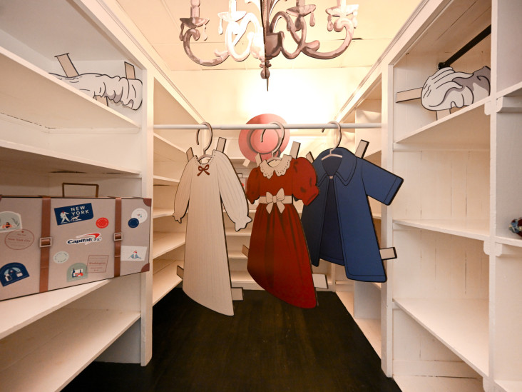 Сюрреалистическая инсталляция Анны Вейант: «Кукольный домик» в Нью-Йорке