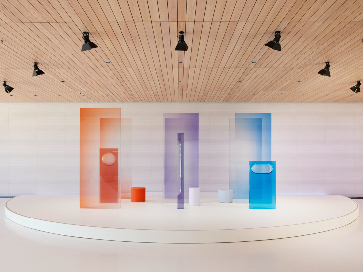 Инсталляция Сабин Марселиз в штаб-квартире Apple