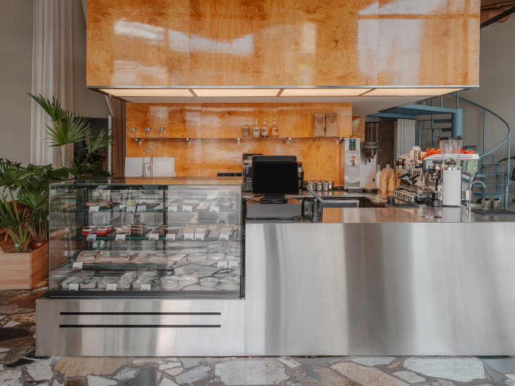 Кофейня с ностальгической атмосферой в Краснодаре: проект бюро «Согрет»