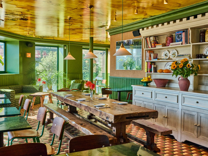 Бистро Deux Gares Express в Париже по проекту Люка Эдварда Холла