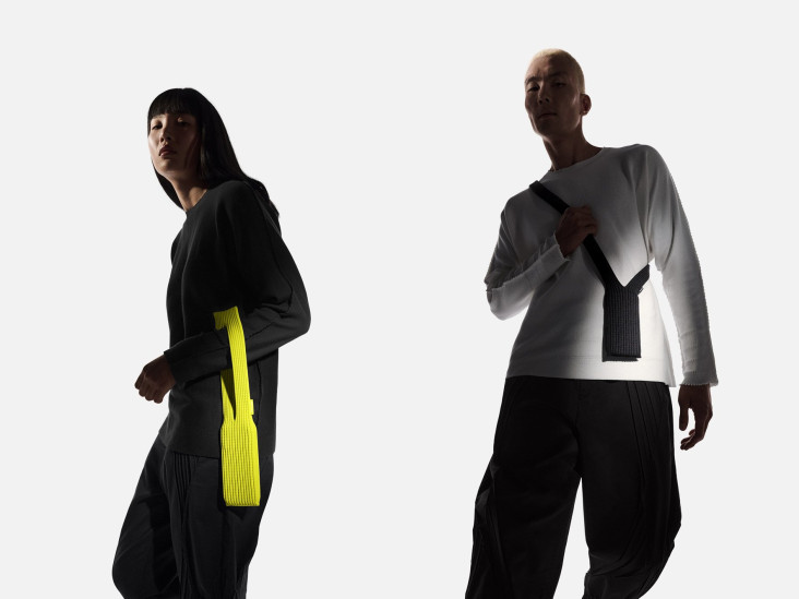 Issey Miyake и Apple: яркие чехлы-«карманы» для смартфонов