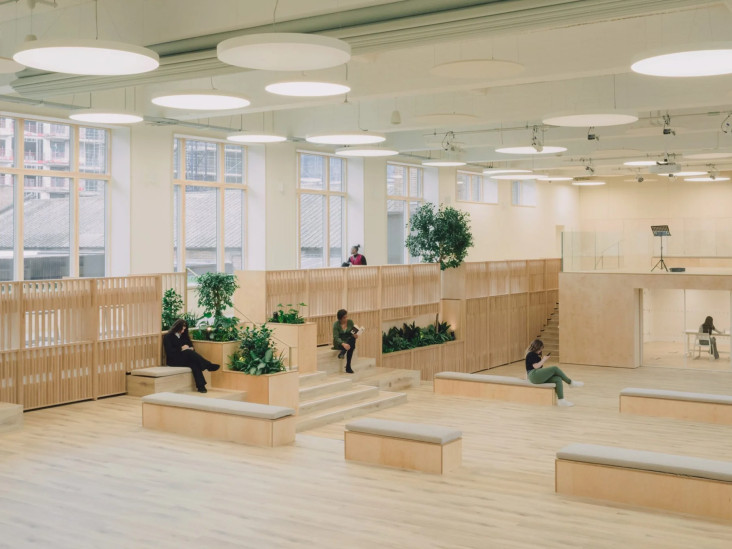 Многофункциональное учебное пространство на месте заброшенного бассейна: проект студии DERA