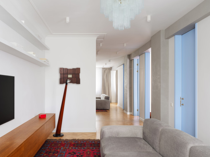 Квартира стилиста Алексея Сухарева в Москве: проект Марии Краснер и Майи Резниковой