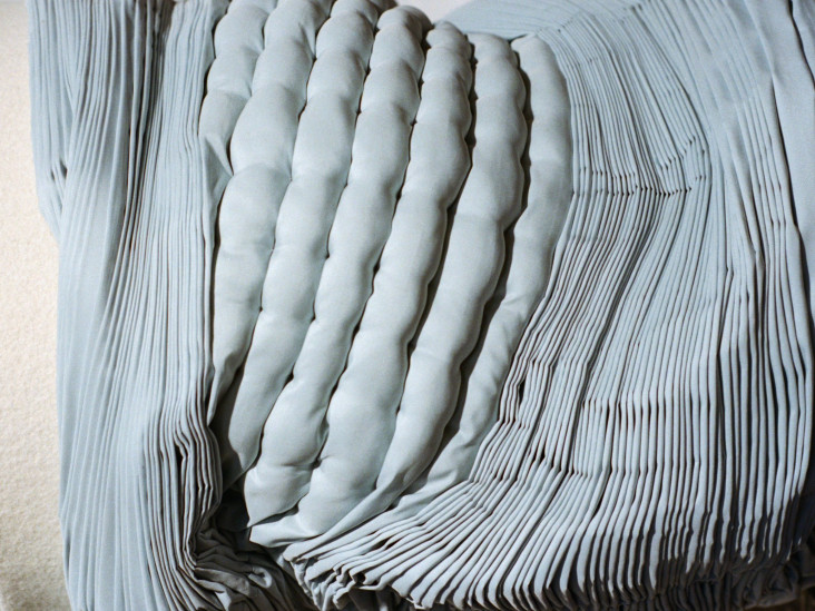 Скульптурный текстиль Тессы Сильвы: эксперименты с возможностями ткани