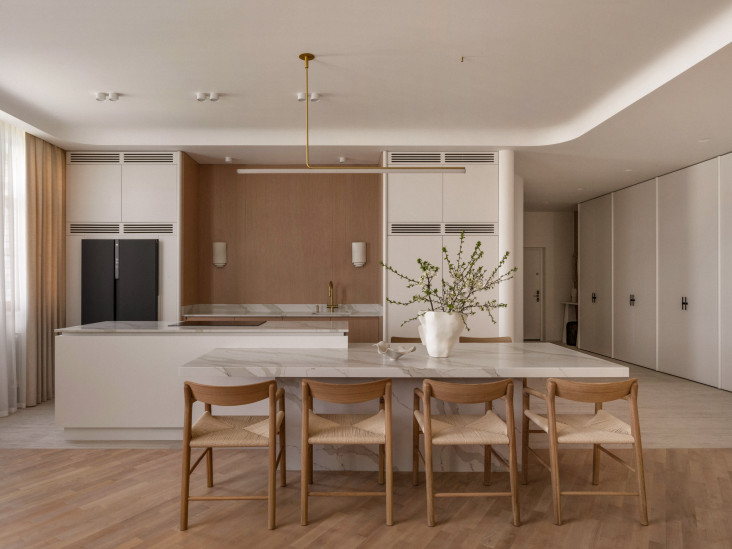 Интерьер в песчаных оттенках для молодой бизнесвумен: проект дизайнера Беатрис Тулук