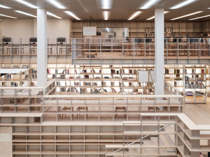 Многоуровневая арт-библиотека в здании бывшей электростанции