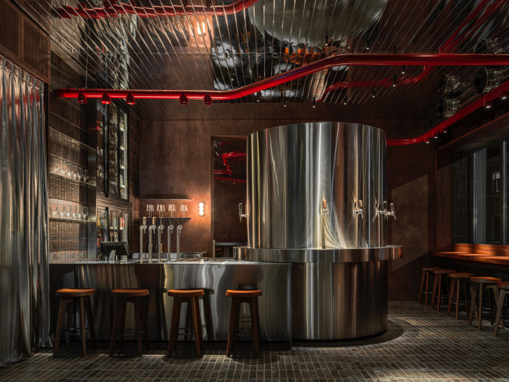 Бар 5 Green Bottles в бывшем паркинге в Казани: проект Ксении Евстафьевой