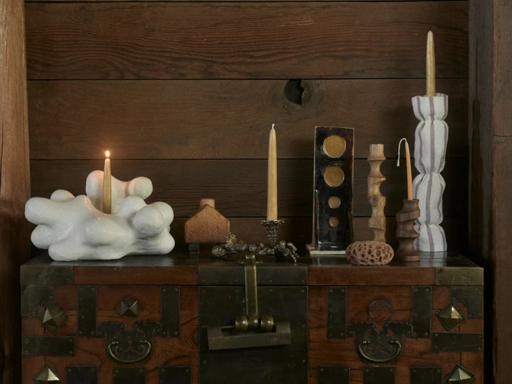 Выставка «100 подсвечников» в Калифорнии: мир одного предмета