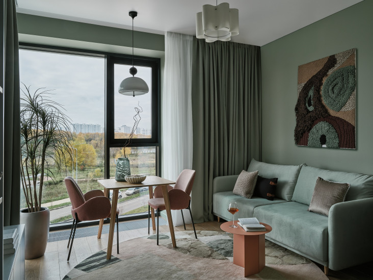 Маленькая квартира в аренду в тонах шалфея и терракоты: проект Анны Cиницы