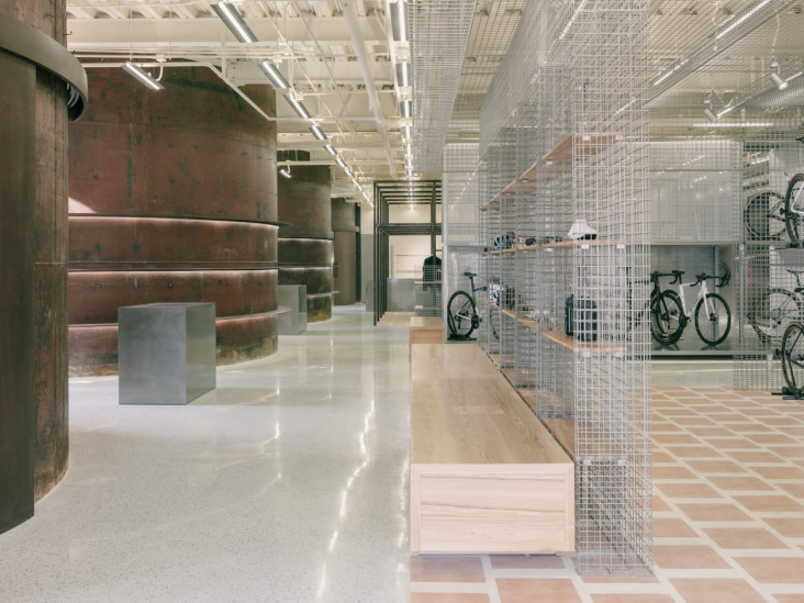 Веломагазин в здании бывшего химического завода в Пекине