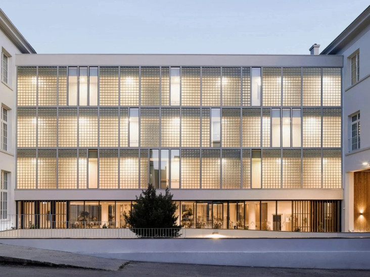 Многоквартирный дом в здании бывшей почты: проект Chatillon Architectes