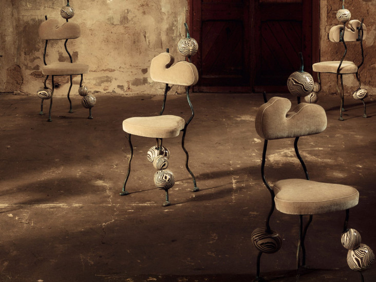 Органические формы и японская техника: дебютная коллекция мебели Генри Холланда