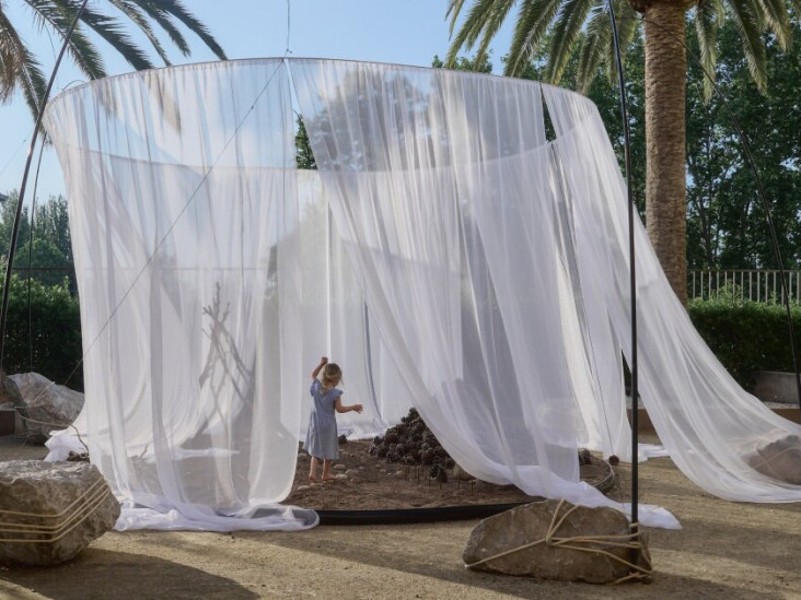 Лес за шторой: инсталляция Wildlings в Испании