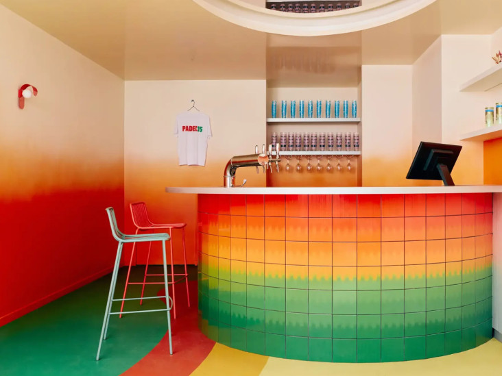 Первый крытый падел-клуб Парижа по проекту бюро Uchronia