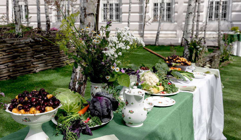 Летний обед в стиле Семикаракорской керамики