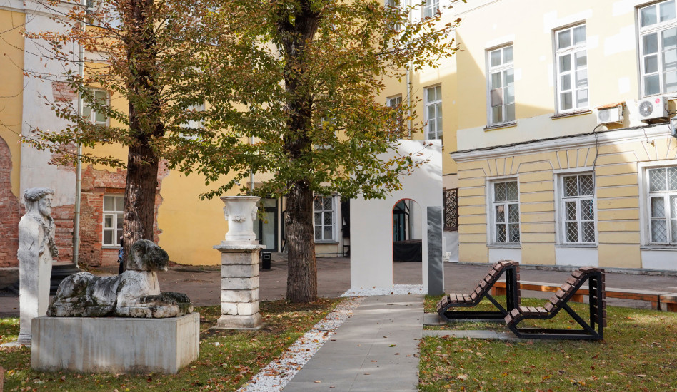 Арка Юлии Бойко во дворе музея архитектуры