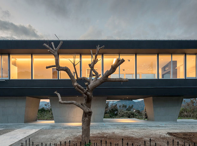 Hiraoka Architects: дом на вершине холма