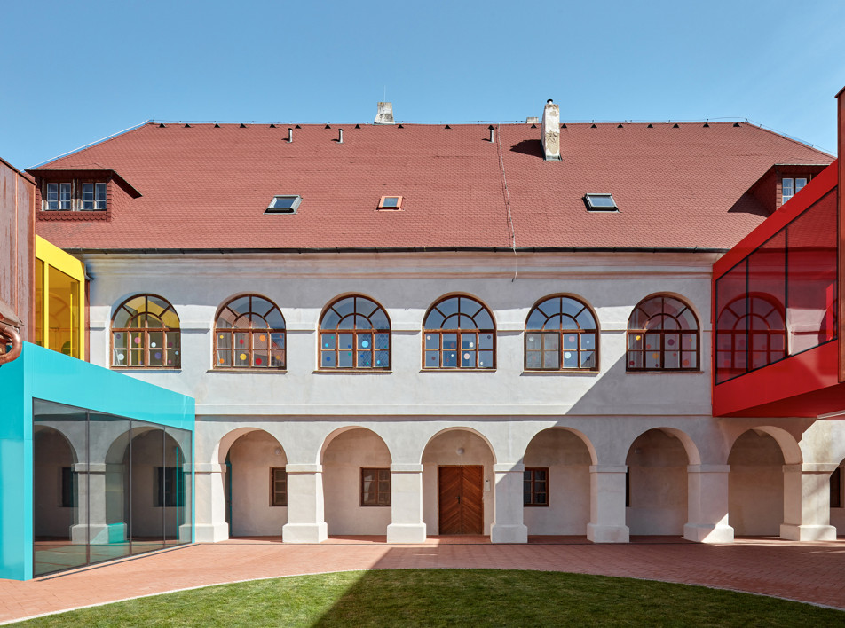 Реконструкция начальной школы в Вржесовице