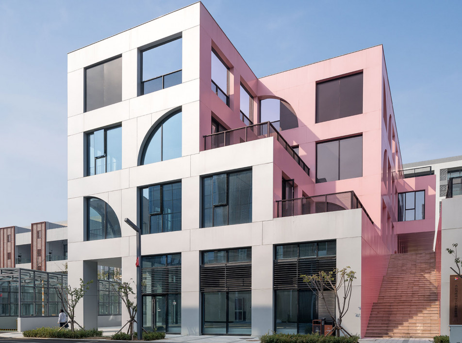 CLOU architects: яркий ступенчатый комплекс в Циндао