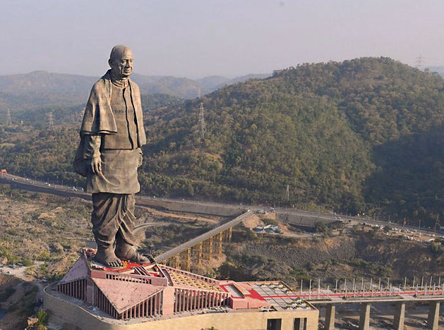Самая большая статуя в мире поставлена в Индии