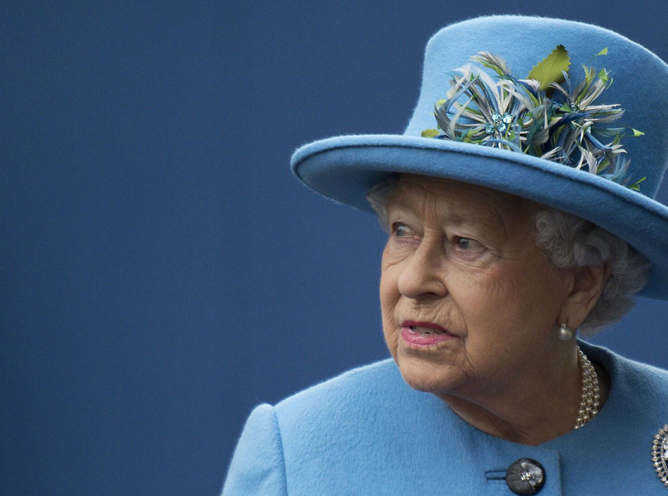 Royal blue — любимый цвет королевы Елизаветы II