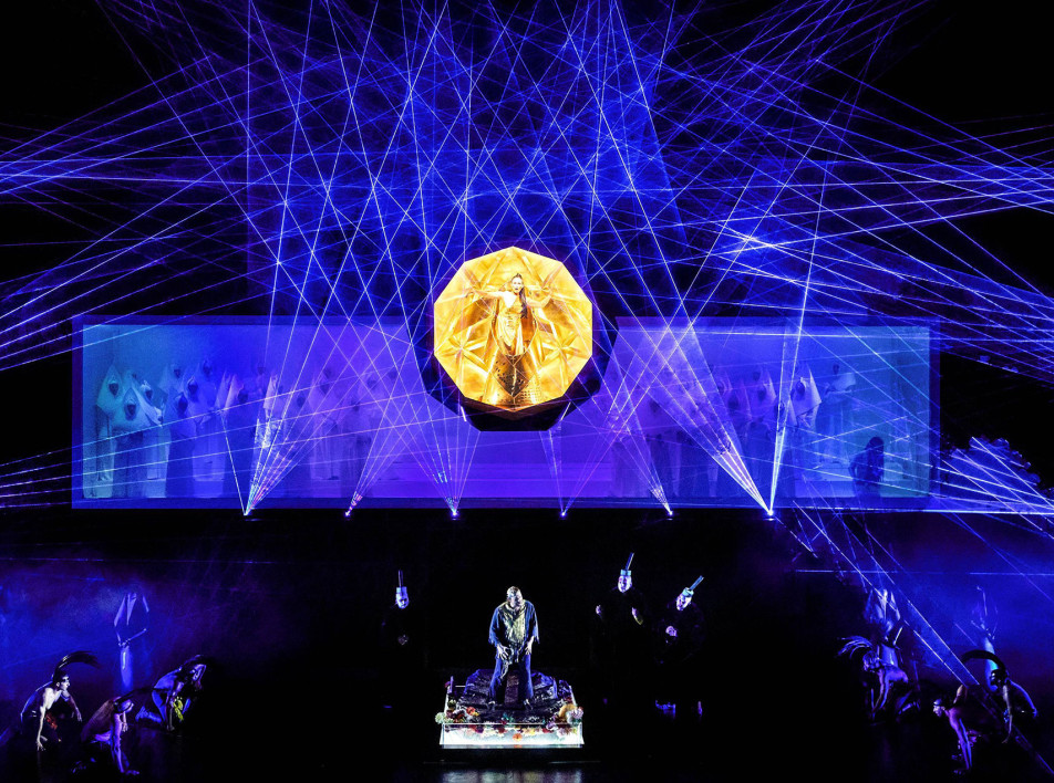 Опера Пуччини в декорациях от teamLab