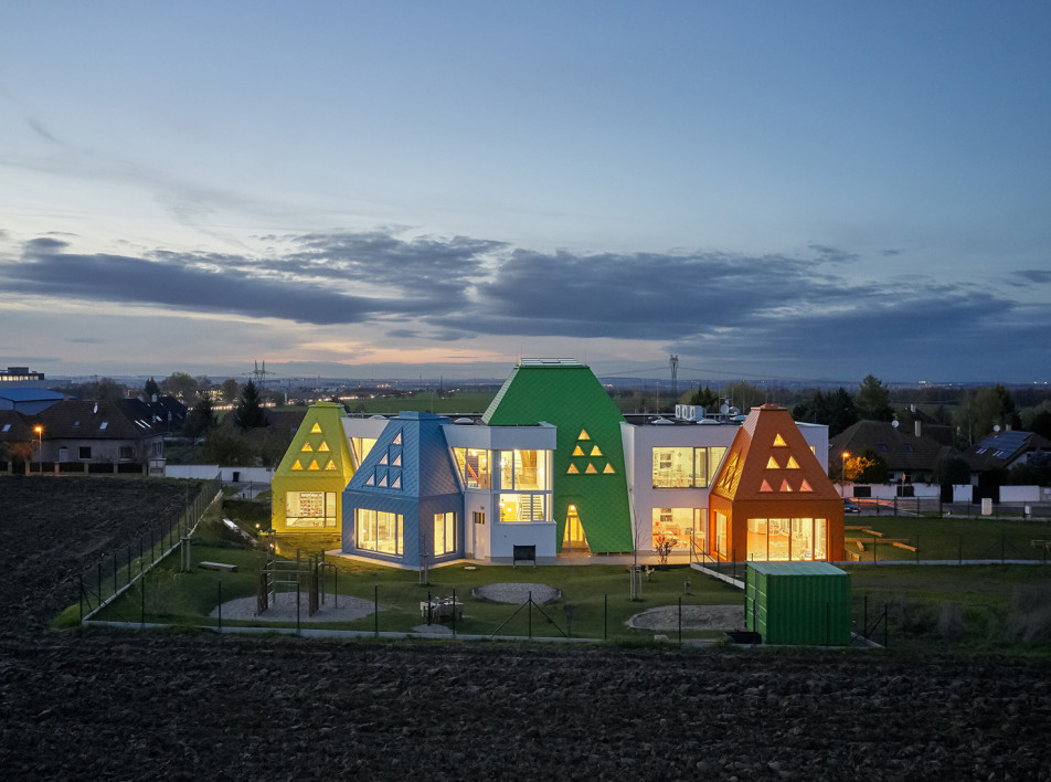 Architektura: реконструкция детского сада в чешских Ржичанах