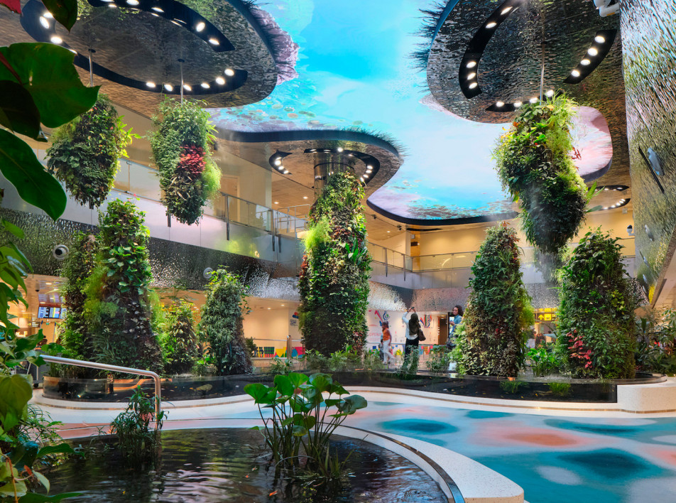 Вертикальные сады и проекция неба: биофильный дизайн сингапурского аэропорта Чанги