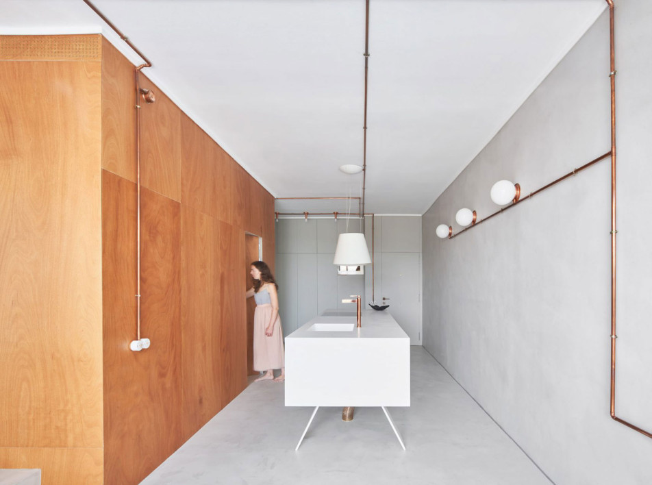 Cometa Architects: маленькая квартира в доме у причала