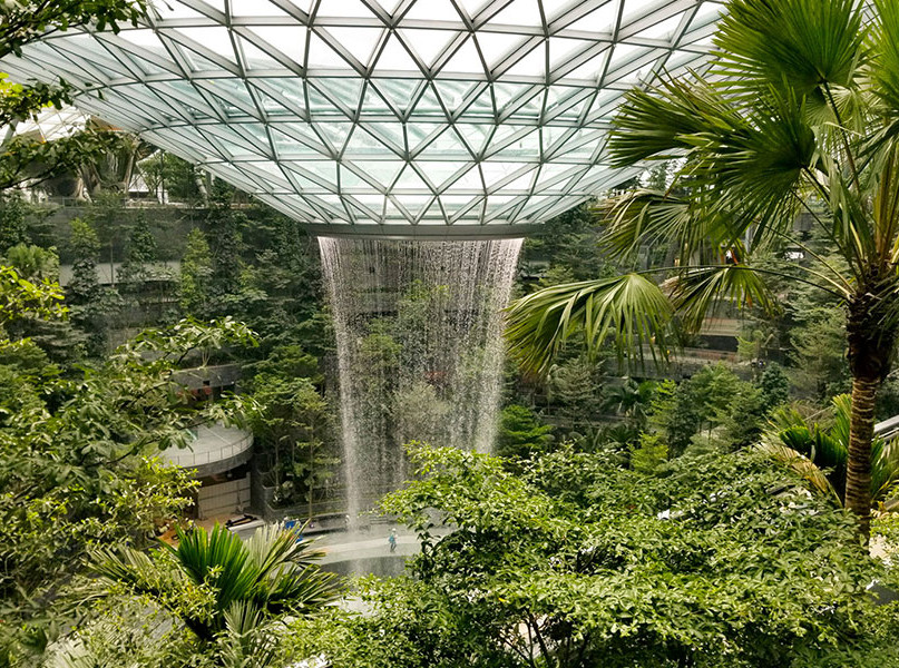 Safdie architects: гигантский водопад в сингапурском аэропорту