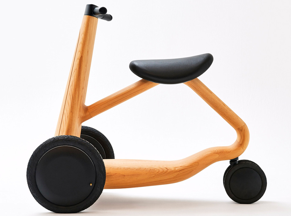Микия Кобаяши: деревянный скутер