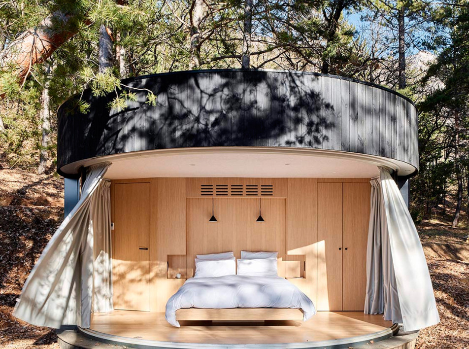 Спальня в альпийском лесу