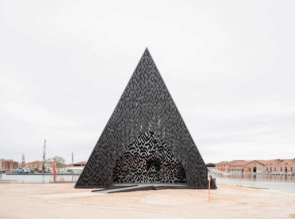 Венецианская архитектурная биеннале 2023: черный павильон Дэвида Аджайе