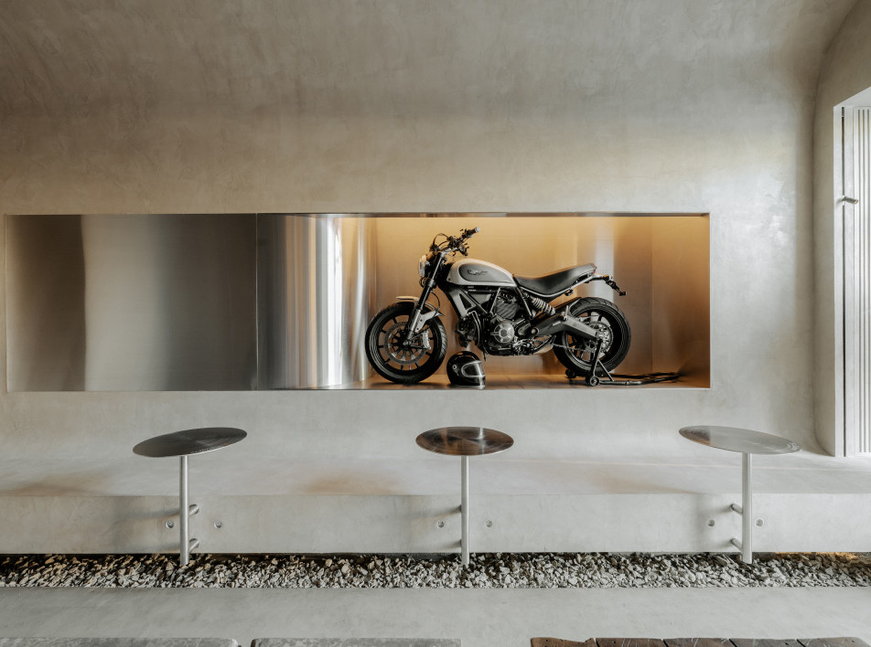 Бетонная кофейня для комьюнити райдеров в Москве: проект Марата Мазура