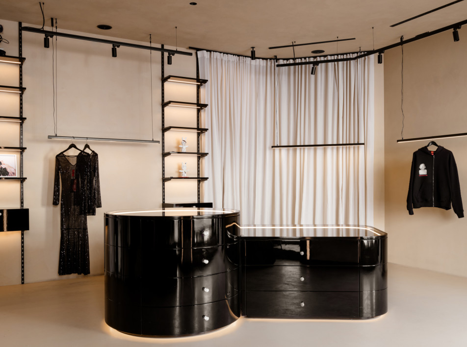 Аскетичный бутик 404 not found в Москве по проекту Александры Бурмистровой