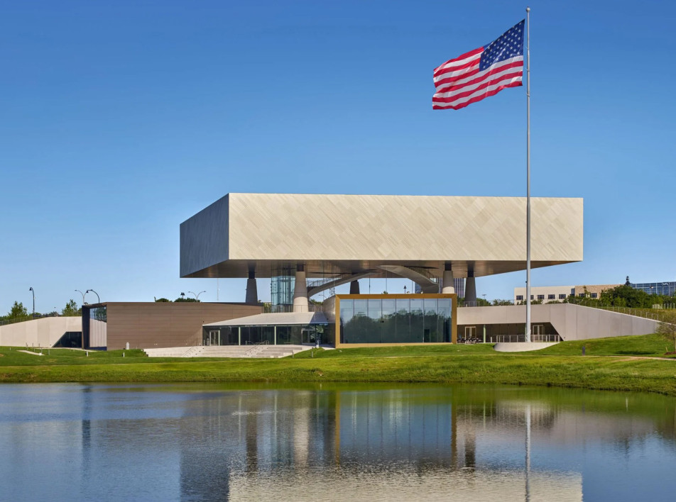 Гуманистический музей Медали почета в Техасе по проекту Rafael Viñoly Architects