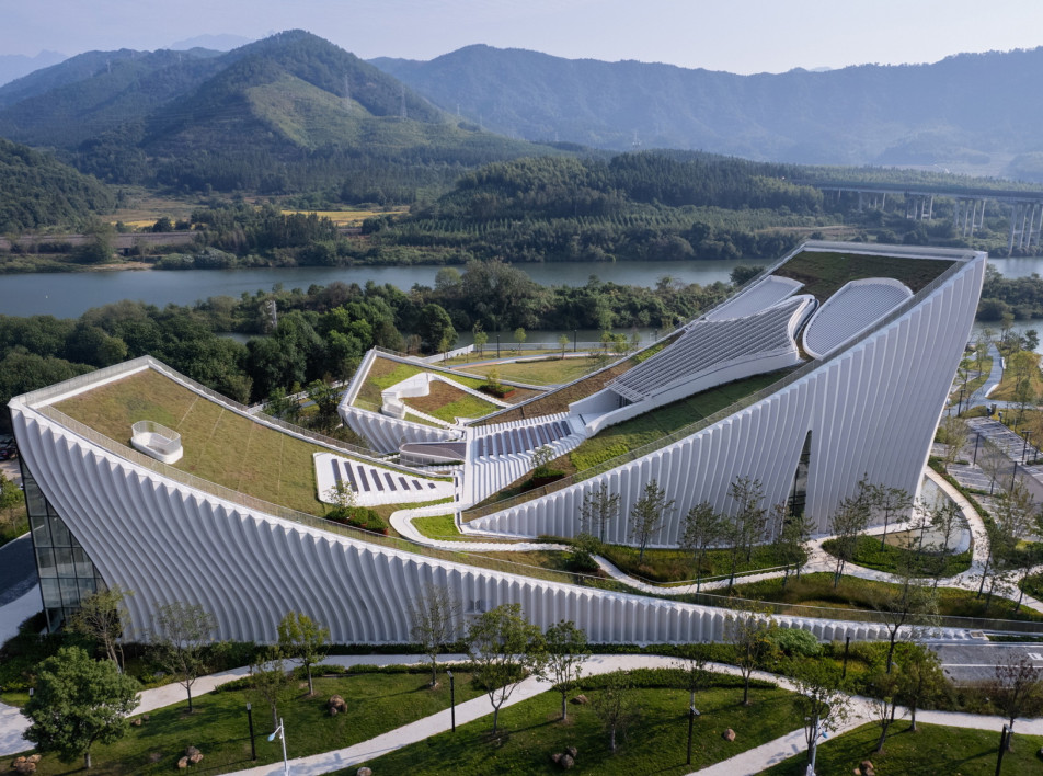 Музей с зелеными крышами в Китае: органичный проект Atelier Alter Architects